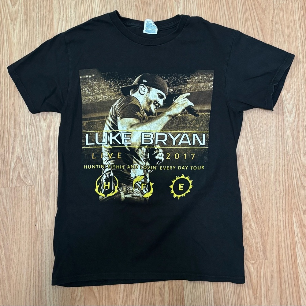 LUKE BRYAN - 2017 "HUNTIN FISHIN & LOVIN EVERDAY" CONCERT TOUR T-SHIRT / SZ. S